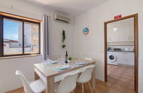 Vila Real Santo Antonio Apartment | Apartment 'Refúgio Do Mar' with Balcony, Wi-Fi and Air Conditioning