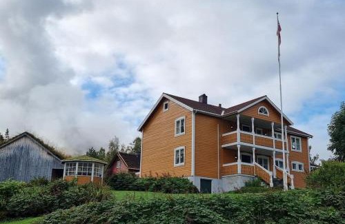 Orsta Apartment | Guest Rated 9.7: Rekkedal Gjestehus in Sæbø with Ocean View