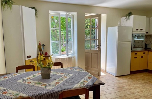 Cublac Apartment | Apartment 'Relaxing Family Retreat' with Mountain View, Private Garden and Wi-Fi