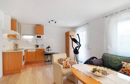 Daisendorf Apartment | Apartment 'Renner' with Private Terrace and Wi-Fi