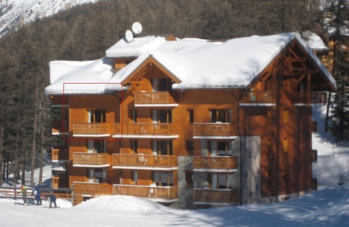 Les Claux Apartment | Top-Rated 3-Bedroom Apartment with Pool in Vars