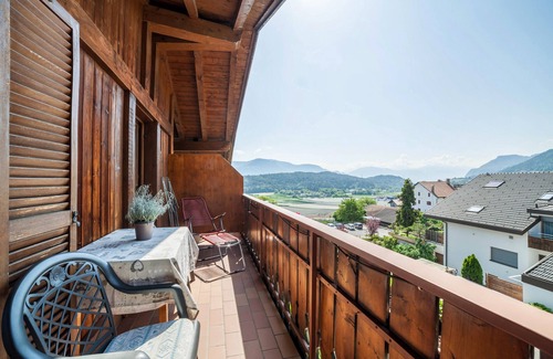 Tesimo Apartment | Family Apartment "8 Für Platzliebende Gäste" with Balcony & Wi-Fi