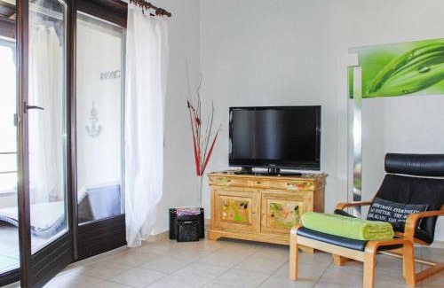 Piazzogna Apartment | Guest Rated 9.5 - Apartment Miralago with Pool & Family Fun