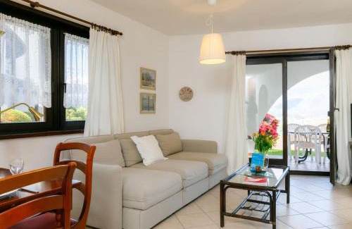 Piazzogna Apartment | Family-Friendly Apartment Residence Miralago with Pool Access