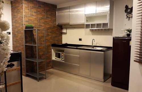 Wat Bowon Niwet Apartment | Cozy Apartment Residence with Pool and Spa Amenities