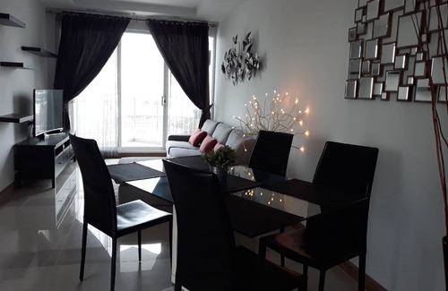 Wat Bowon Niwet Apartment | Cozy Apartment Residence with Pool and Spa Amenities