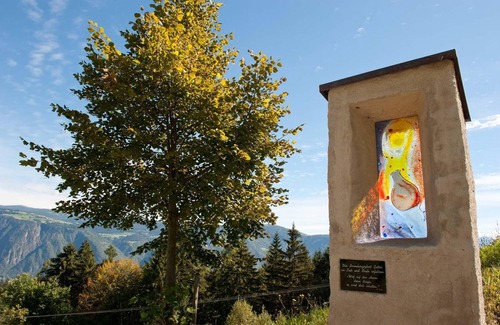 Tesimo Apartment | Relaxing Apartment "Residenz Kronstein - 3" with Garden Views