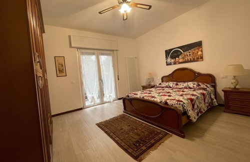 Borgo Roma Apartment | Elegant 'Residenza Aki' with Garden, Balcony & Wi-Fi
