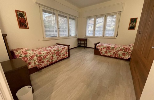 Borgo Roma Apartment | Elegant 'Residenza Aki' with Garden, Balcony & Wi-Fi