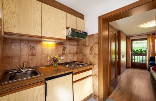 Curon Venosta Apartment | Pet-Friendly Apartment "Rieglhof Kükennest" with Garden View