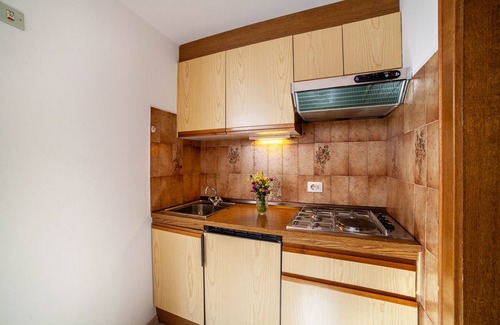 Curon Venosta Apartment | Pet-Friendly Apartment "Rieglhof Kükennest" with Garden View