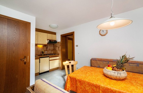 Curon Venosta Apartment | Pet-Friendly Apartment "Rieglhof Kükennest" with Garden View