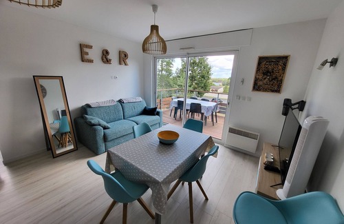 Chaveignes Apartment | Apartment 'Richelieu' with Balcony