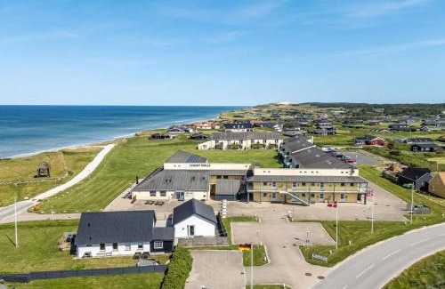 Nr. Lyngby Strand Apartment | Apartment Risker: Coastal Retreat Just 70m from the Sea