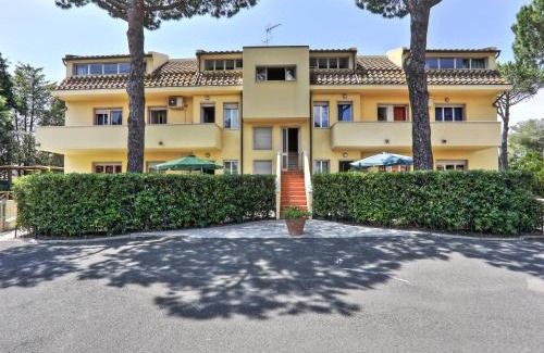 Marina di Cecina Apartment | Pet-Friendly Apartment Riviera 5: Guest Rated 9/10