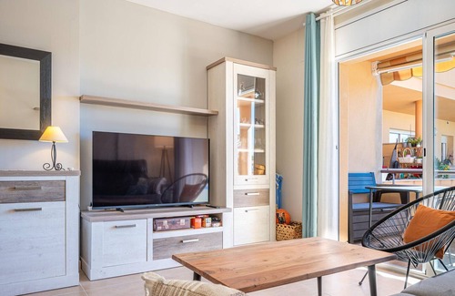 Roda de Bara Apartment | Spacious Apartment Roda de Berà with Pool & Family Amenities