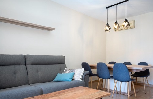 Roda de Bara Apartment | Spacious Apartment Roda de Berà with Pool & Family Amenities
