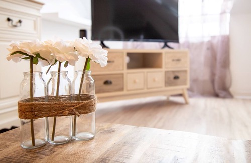 Epernay Apartment | Romantic Apartment with Ensuite Jet Bath & Great Amenities