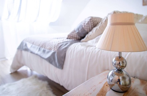 Epernay Apartment | Romantic Apartment with Ensuite Jet Bath & Great Amenities
