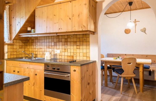 Renon Apartment | Top-Rated Apartment 'Ronacherhof Ringelblume' with Garden