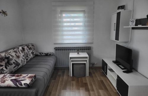 Catrnja House | Family-Friendly Apartment & Room TOMA with High Ratings