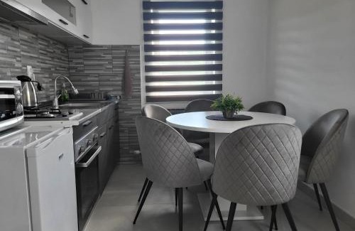 Catrnja House | Family-Friendly Apartment & Room TOMA with High Ratings