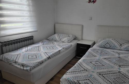 Catrnja House | Family-Friendly Apartment & Room TOMA with High Ratings