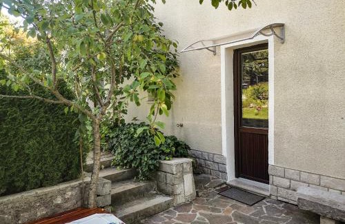 Postojna Apartment | Pet-Friendly Apartment & Rooms Grmek with Hot Tub Access