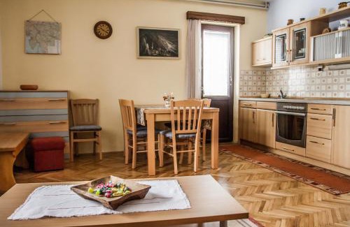 Postojna Apartment | Pet-Friendly Apartment & Rooms Grmek with Hot Tub Access