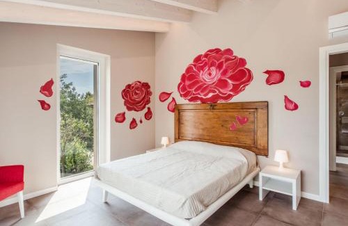 Manerba del Garda Apartment | Relax at Apartment Rosa: Family-Friendly with Pool & Hot Tub