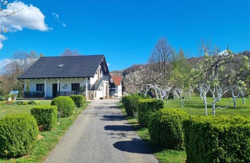 Smoljanac Apartment | Exceptional Apartment Rosandić - Family-Friendly Retreat