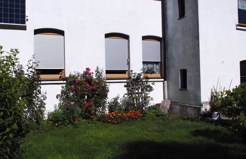 Schoeneck Apartment | Cozy Apartment "Rose" with Shared Garden and Spa Amenities