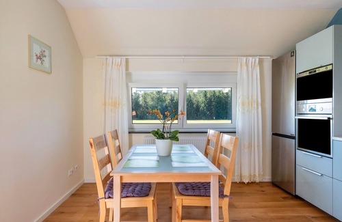 Roetenbach Apartment | Apartment 'Rosengarten' with Private Garden, Balcony and Wi-Fi
