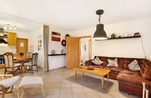 Ortsmitte Apartment | Cozy Apartment 'Rotdorn' with Shared Terrace & Wi-Fi