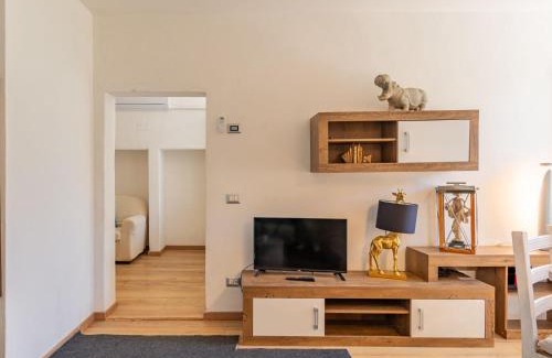 Gera Lario Apartment | Oceanfront Comfort at Apartment Rubino by Interhome