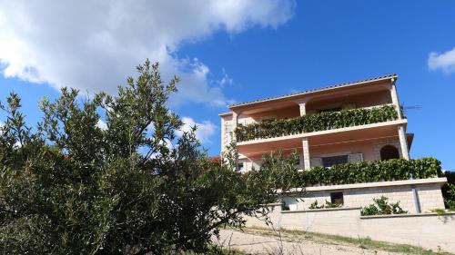 Rukavac Apartment | Child-Friendly Retreat at Apartment Rukavac 8839a - Rated 10/10!