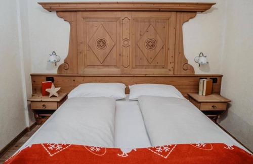 Valdidentro Apartment | Mountain View Apartment with Shared Terrace & Wi-Fi Access