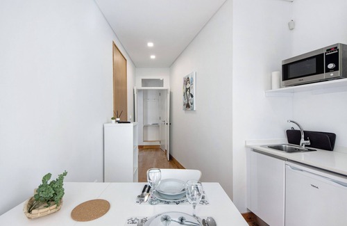 Aveiro Apartment | Cozy São Roque Sweet Burgo Apartment with Spa & Wi-Fi