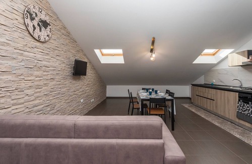Fiumefreddo di Sicilia Apartment | Apartment 'Sophia' with Mountain View, Shared Terrace and Air Conditioning