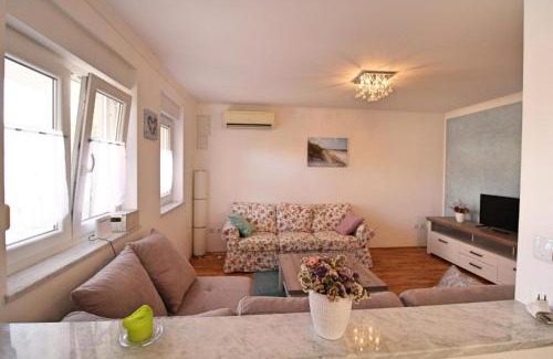 Jadreski Apartment | Family-Friendly Apartment's Petar with Two Bedrooms