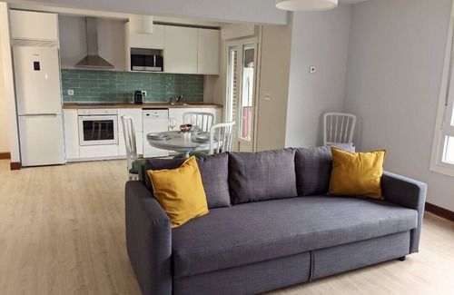 Gallarta Apartment | Cozy Apartment Sanfuentes Bat with Spa & Family Amenities