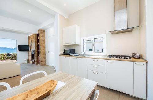 Alcudia Apartment | Sea View Apartment 'Sa Marina Beach House' with Wi-Fi & Spa
