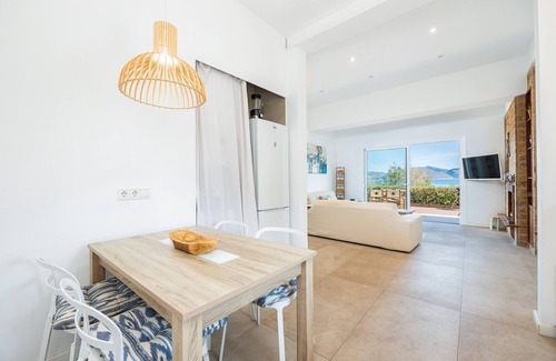 Alcudia Apartment | Sea View Apartment 'Sa Marina Beach House' with Wi-Fi & Spa