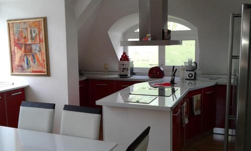 Vranyantsi Apartment | Experience Apartment Sagittarius: Pet-Friendly with Spa & Hot Tub