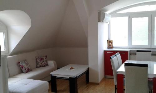 Vranyantsi Apartment | Experience Apartment Sagittarius: Pet-Friendly with Spa & Hot Tub