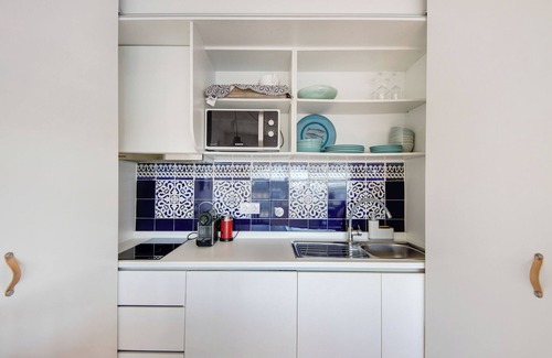 Aveiro Apartment | Modern Apartment 'Salina Ria' with Wi-Fi and Spa Access