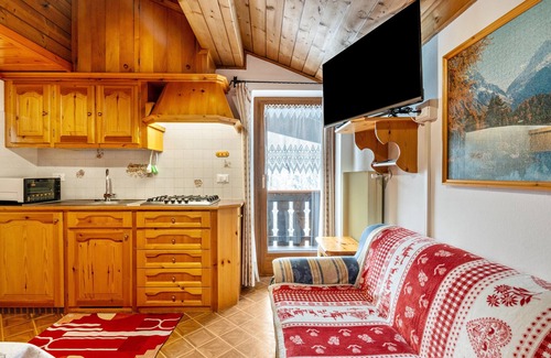 Livinallongo del Col di Lana Apartment | Mountain View Apartment with Shared Terrace and Wi-Fi