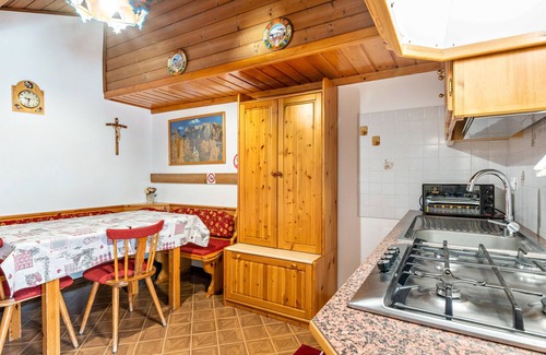 Livinallongo del Col di Lana Apartment | Mountain View Apartment with Shared Terrace and Wi-Fi