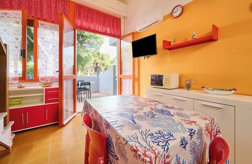 San Vincenzo Apartment | Apartment 'San Vincenzo Podere San Luigi' with Private Terrace, Balcony and Air Conditioning