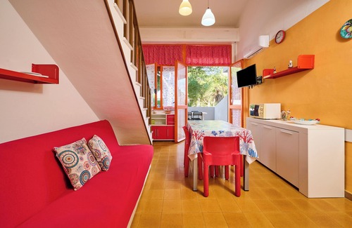 San Vincenzo Apartment | Apartment 'San Vincenzo Podere San Luigi' with Private Terrace, Balcony and Air Conditioning